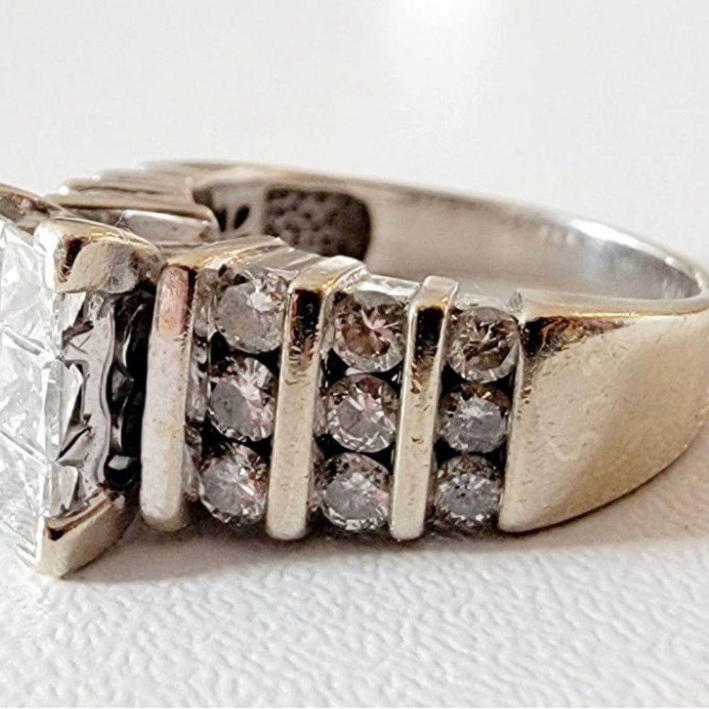 14k White Hold Invisible Princess and around Diamonds